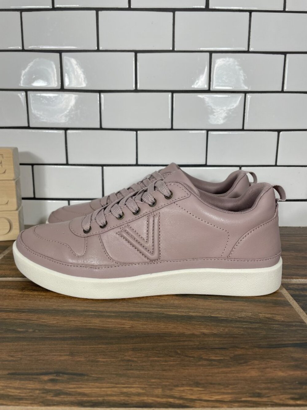 Vionic Elise Shoes Womens Size 7.5 Magnolia Dusk Leather Comfort Walking Sneaker
